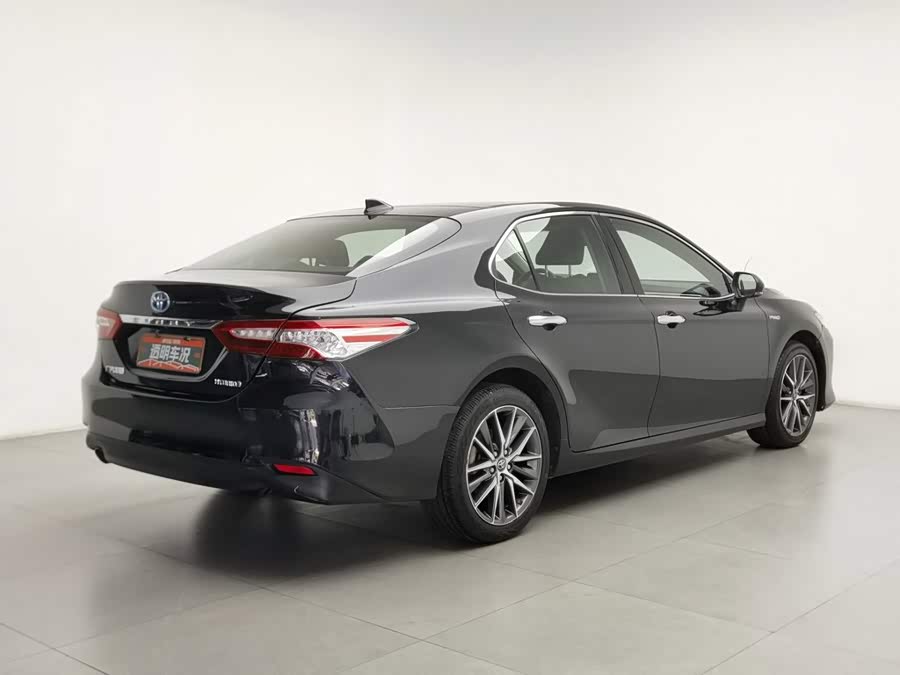 Toyota Camry 2021, фото 2