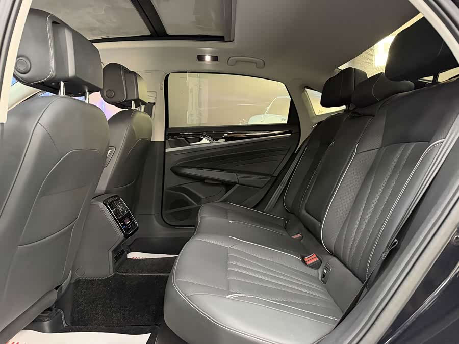 Volkswagen Passat 2024, фото 8