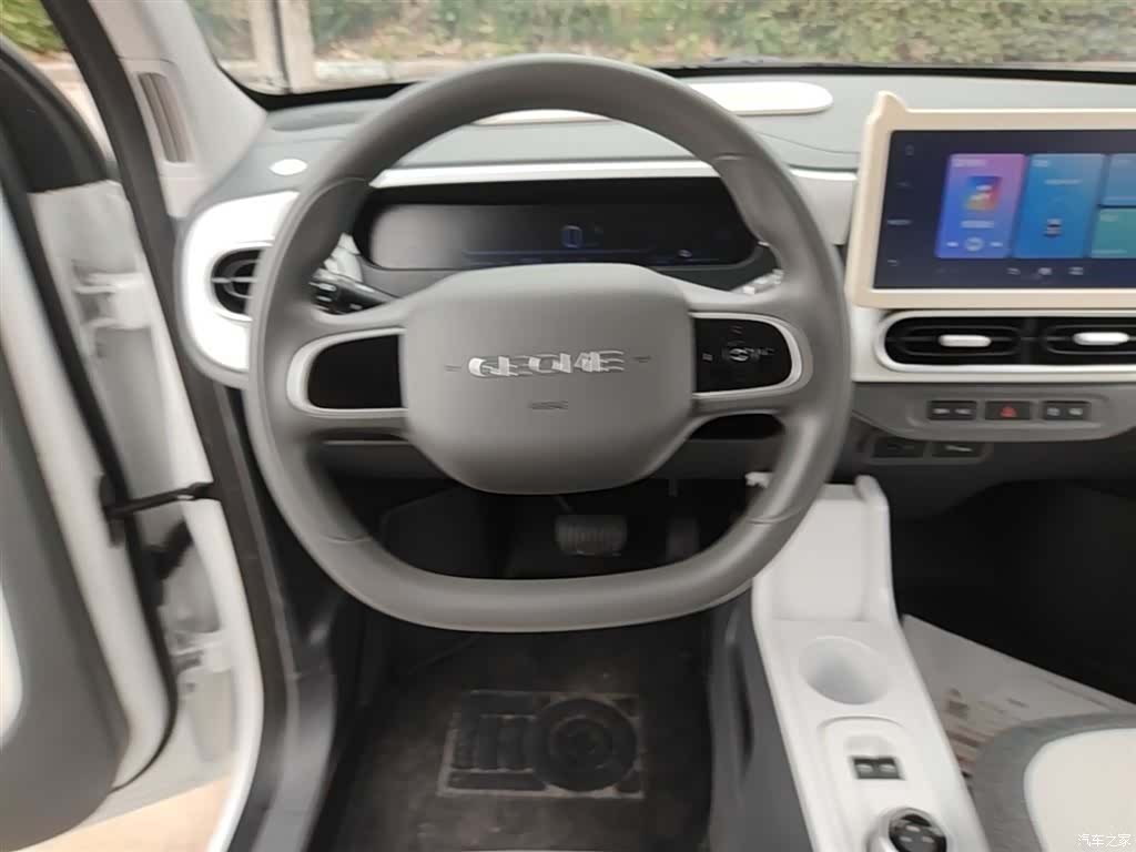 Geely Panda, 2025 11