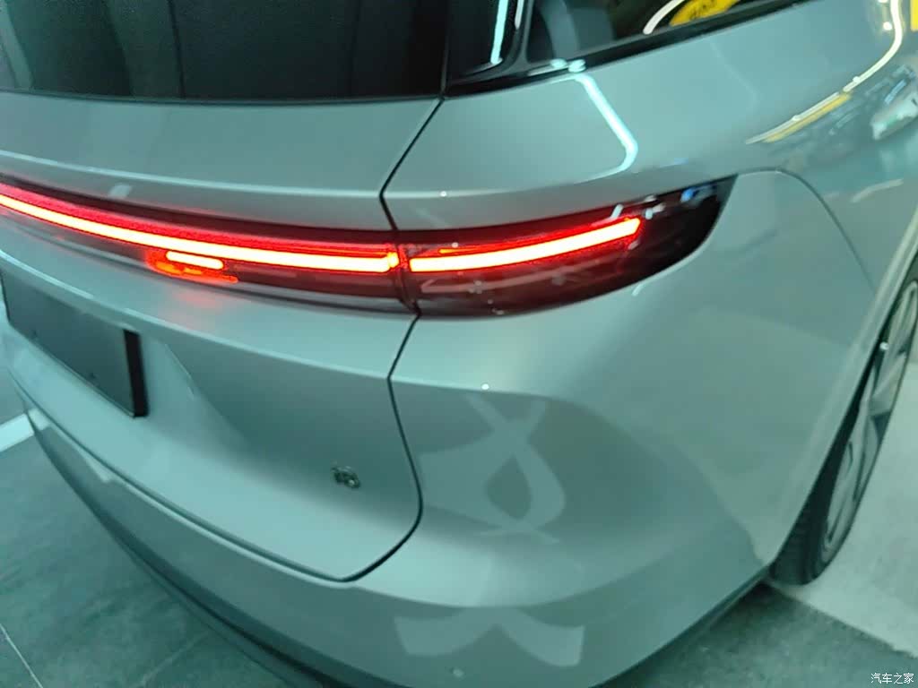 Li Auto i8, 2025 8