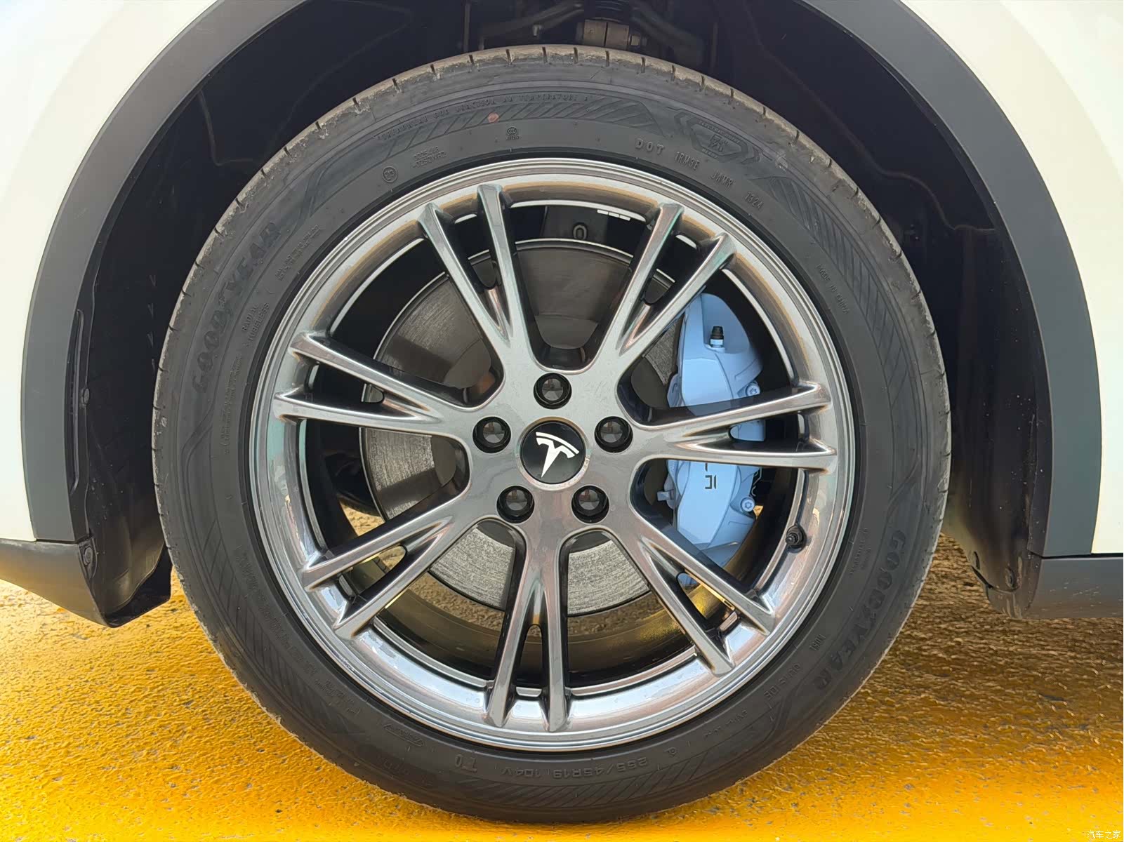 Tesla Model Y, 2024 16