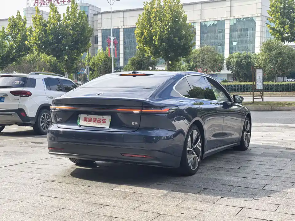 NIO ET7