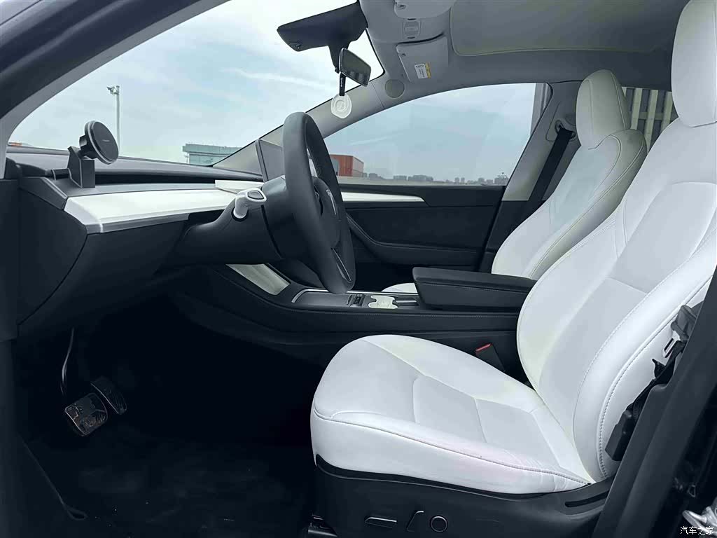 Tesla Model Y, 2023 все фото