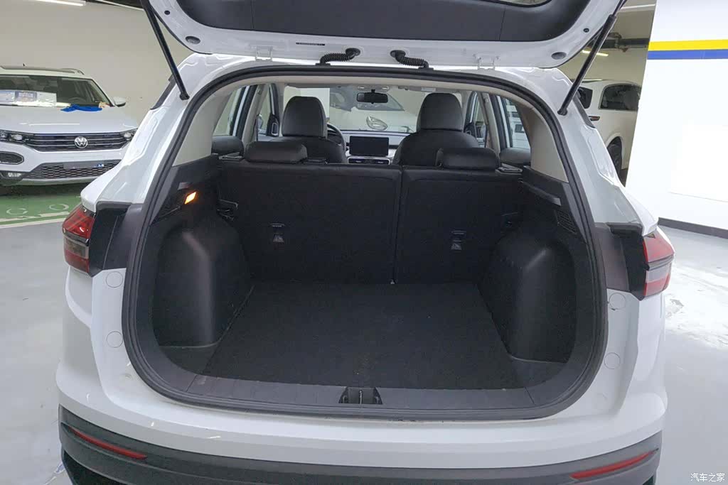 Geely Coolray, 2024 4