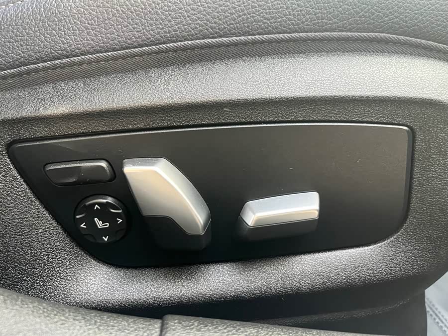 BMW 5 Series 2018, фото 27