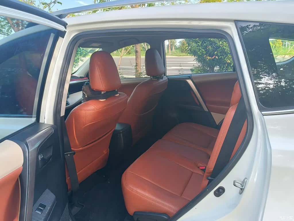 Toyota RAV4, 2014 4