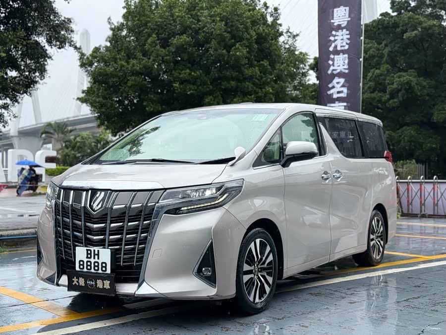Toyota Alphard 2018, фото 1