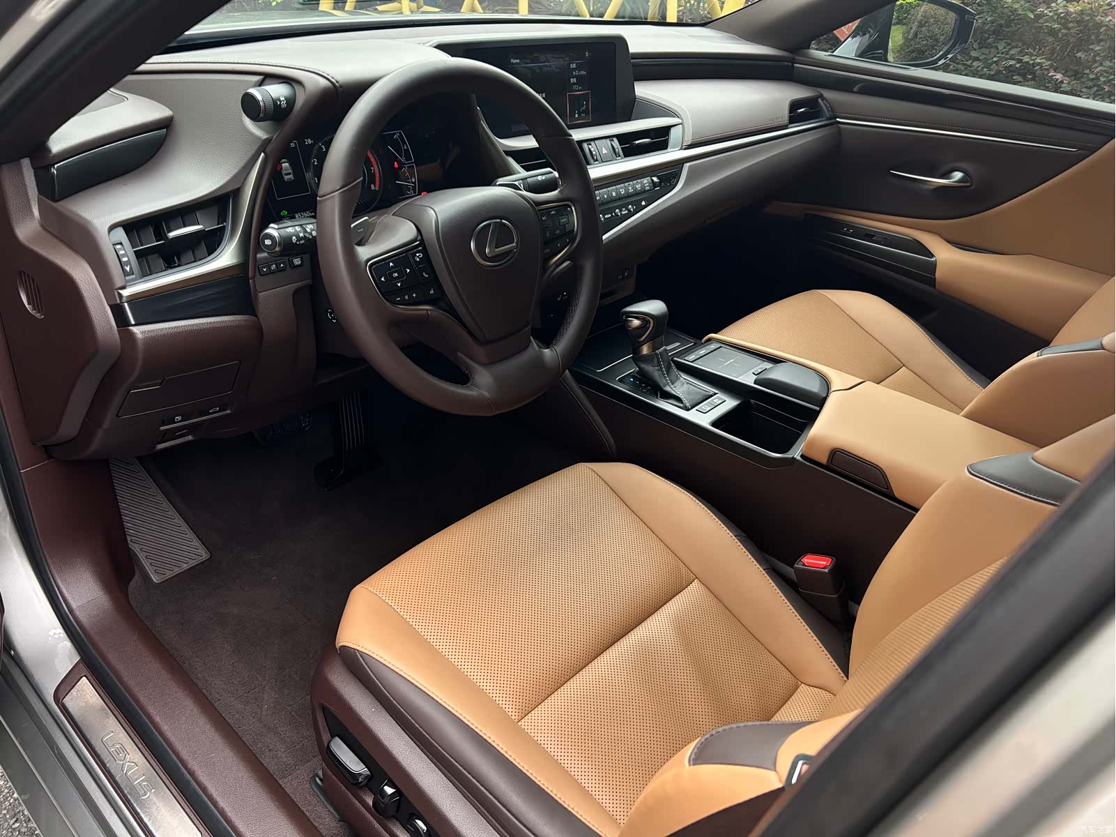 Lexus ES, 2019 9