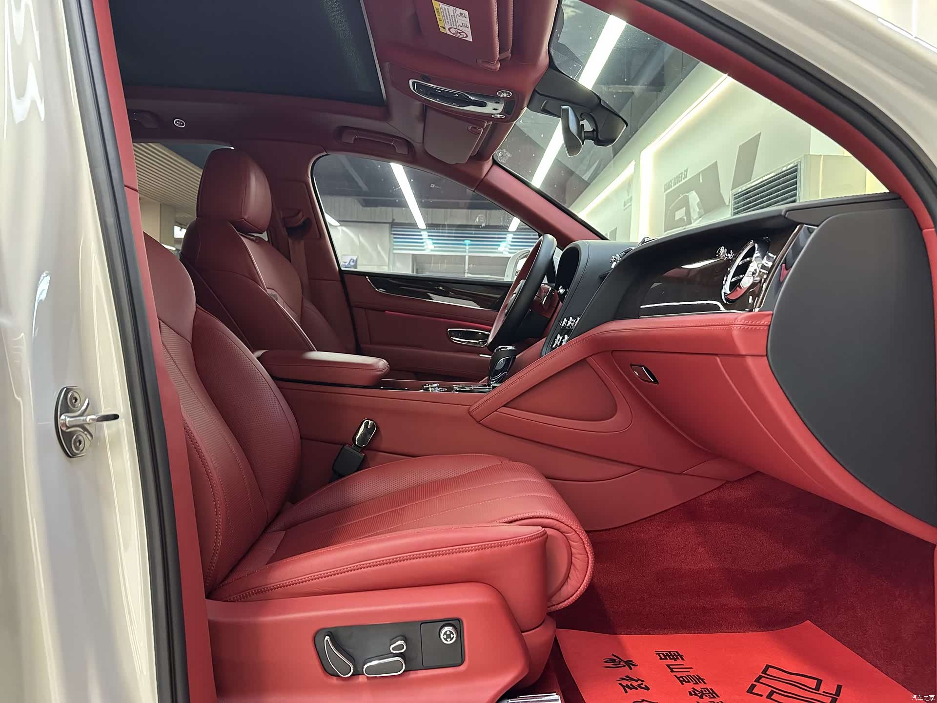 Bentley Bentayga, 2021 24