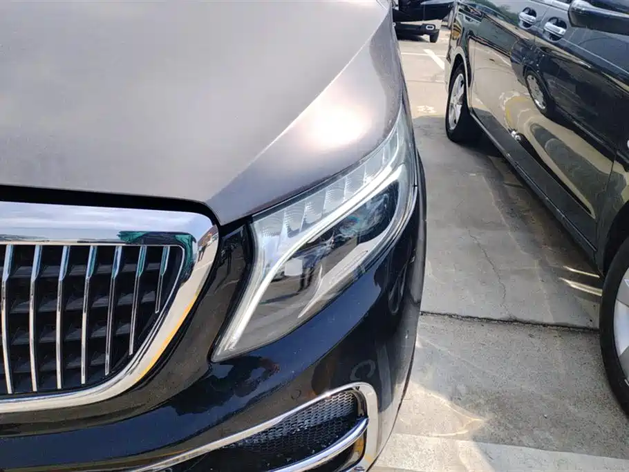 Mercedes-Benz V-class