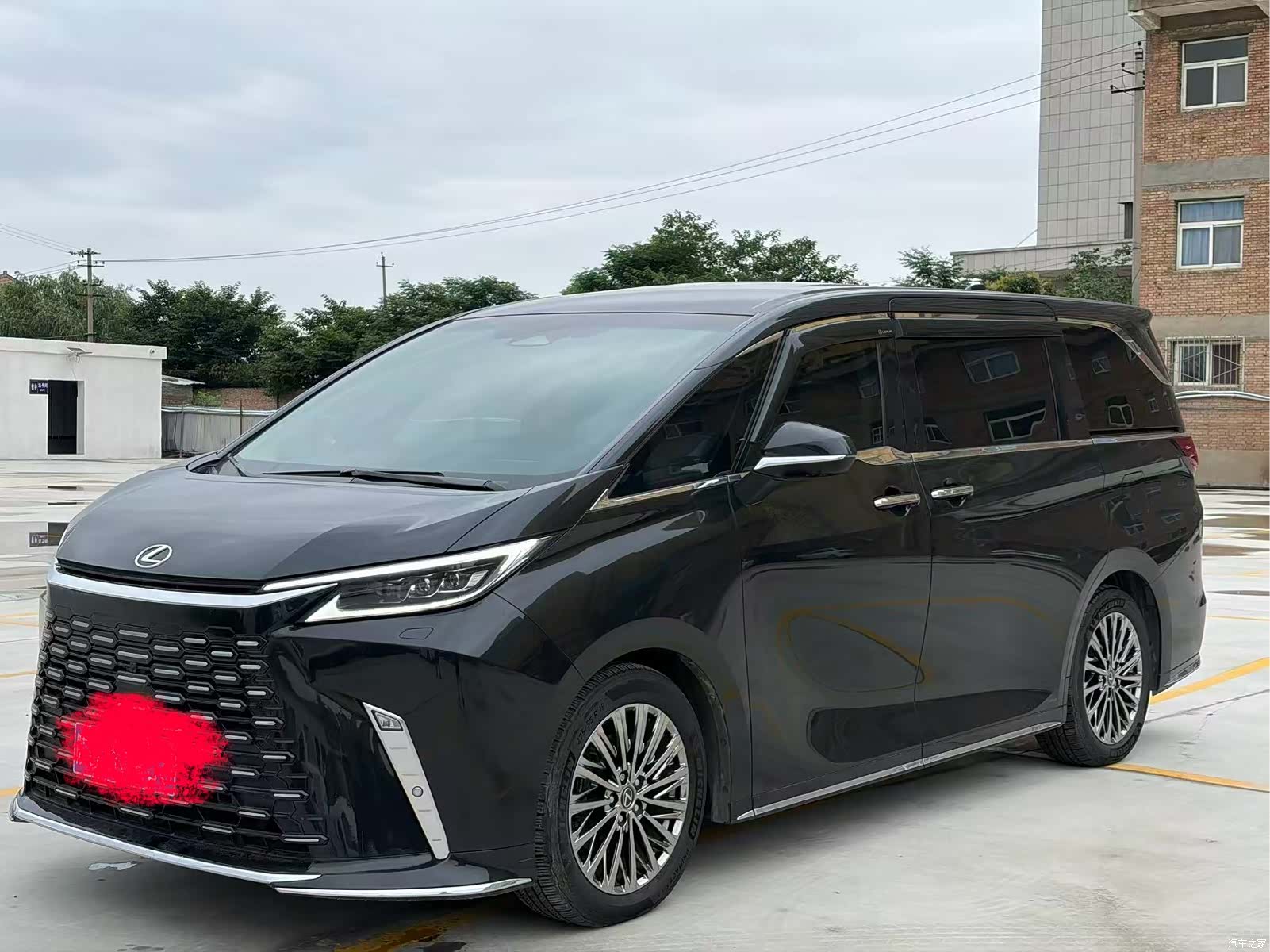 Lexus LM, 2025 1