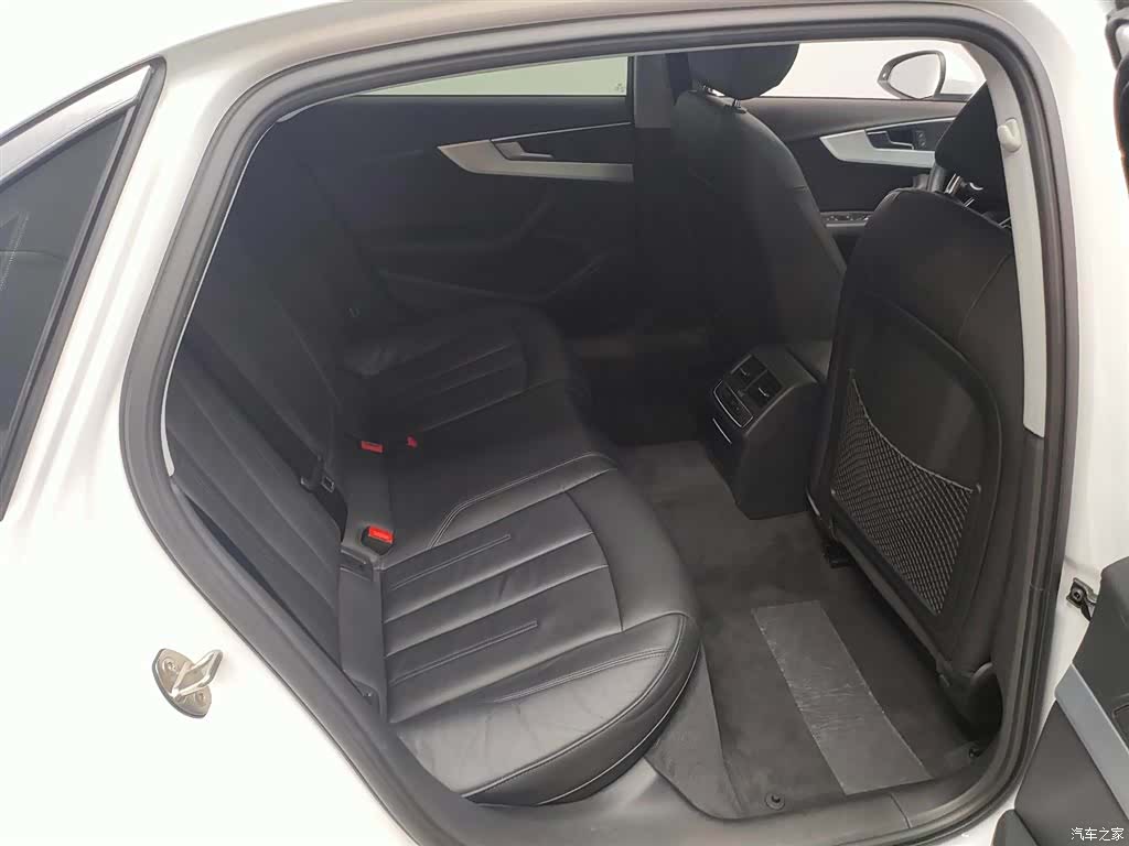 Audi A4L, 2020 7