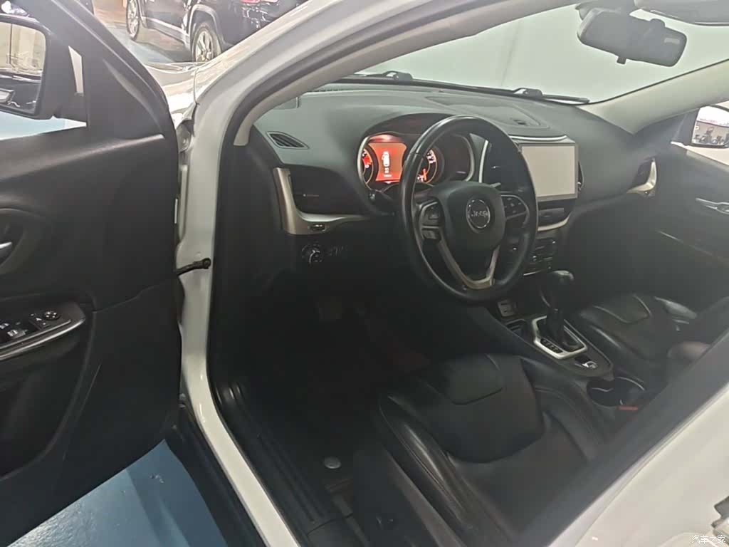 Jeep Cherokee, 2018 16