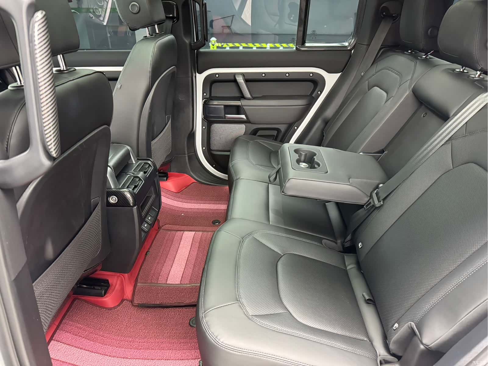 Land Rover Defender, 2025 11