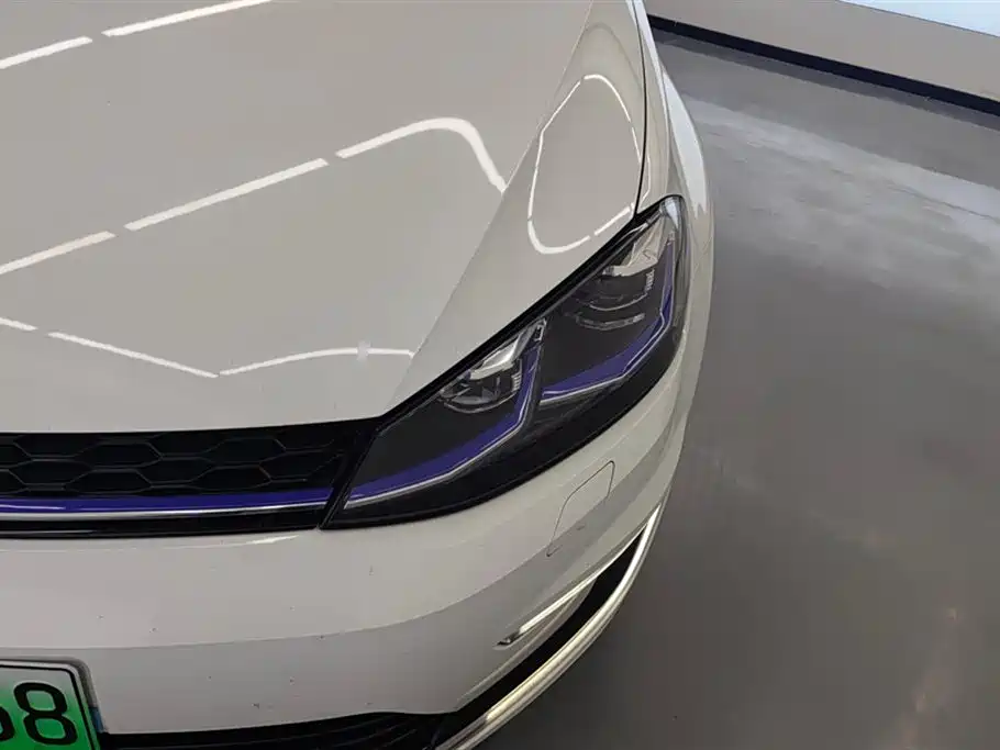 Volkswagen Golf*pure electricity