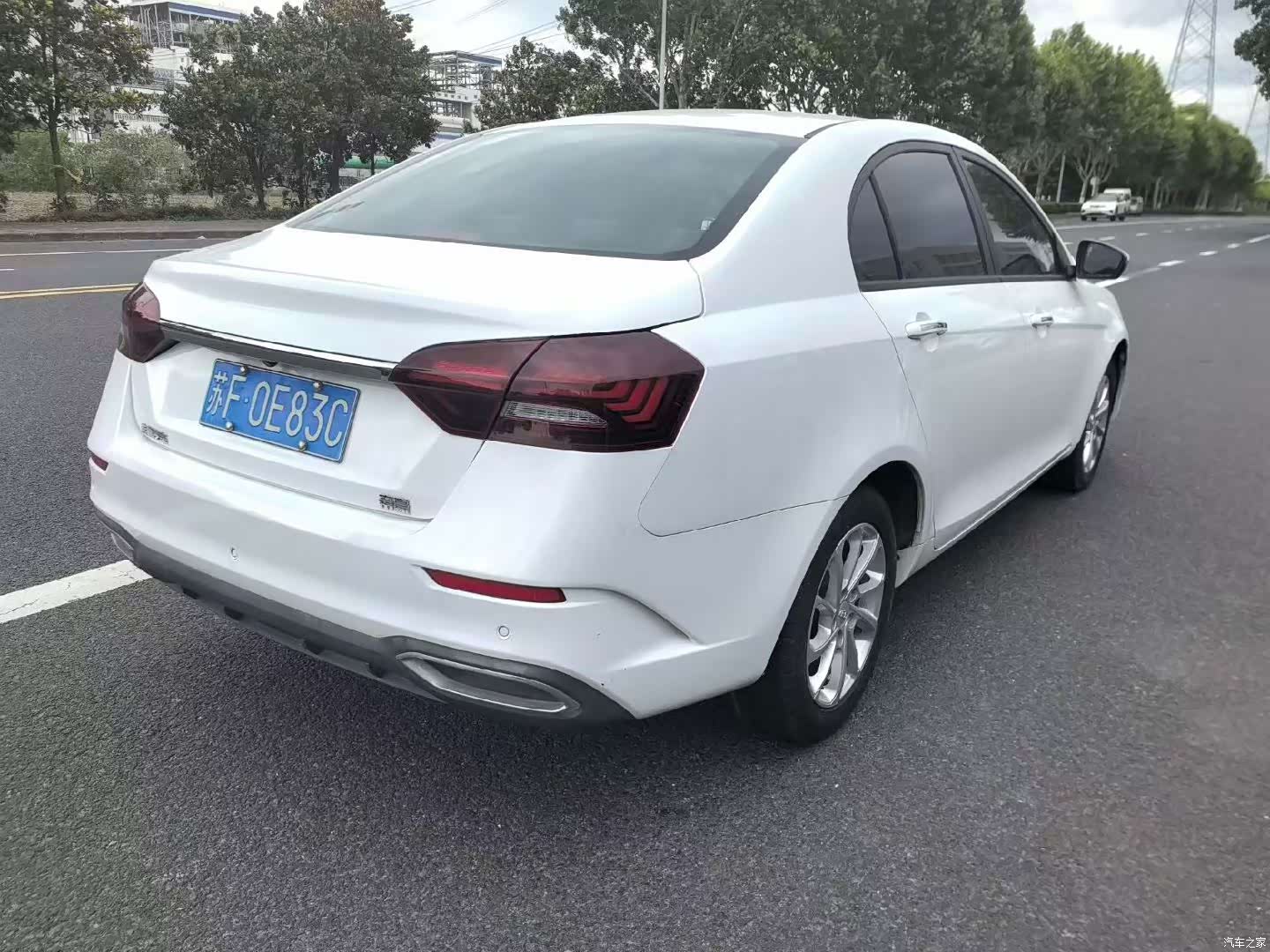 Geely Emgrand, 2021 9