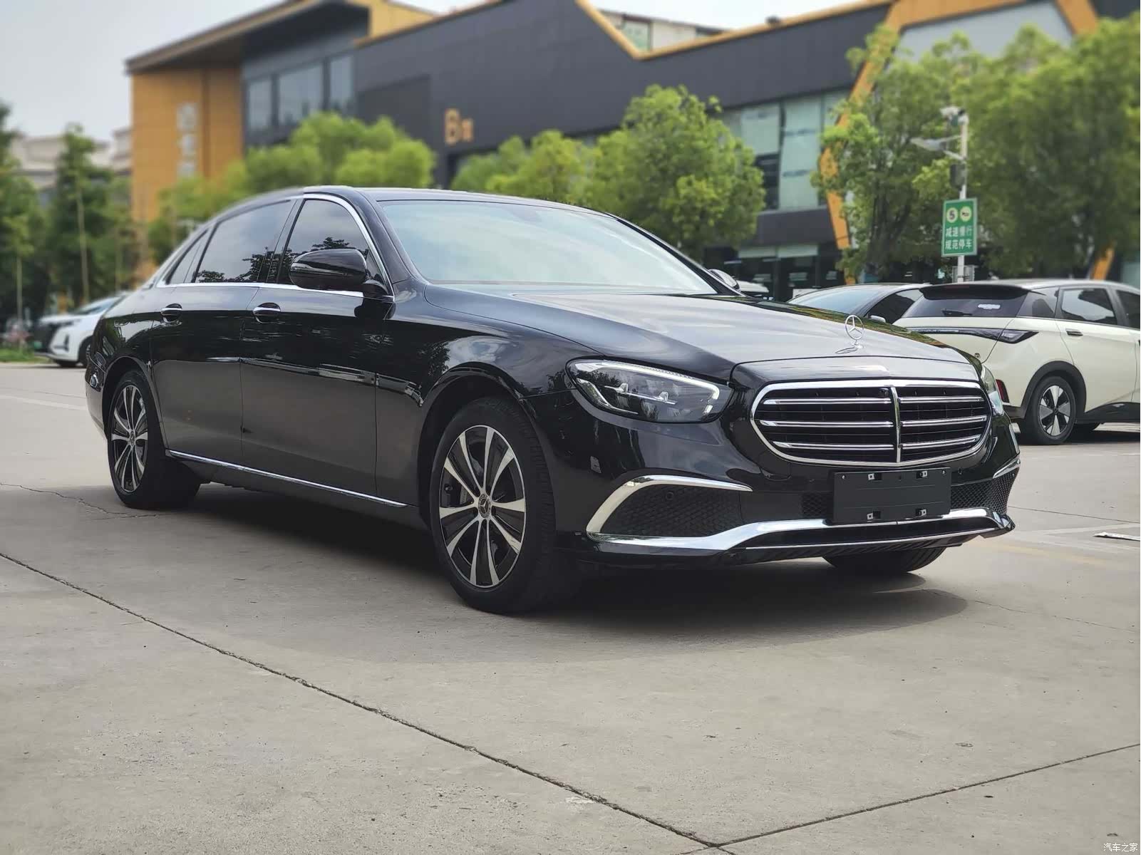 Mercedes-Benz E-Class, 2022 3
