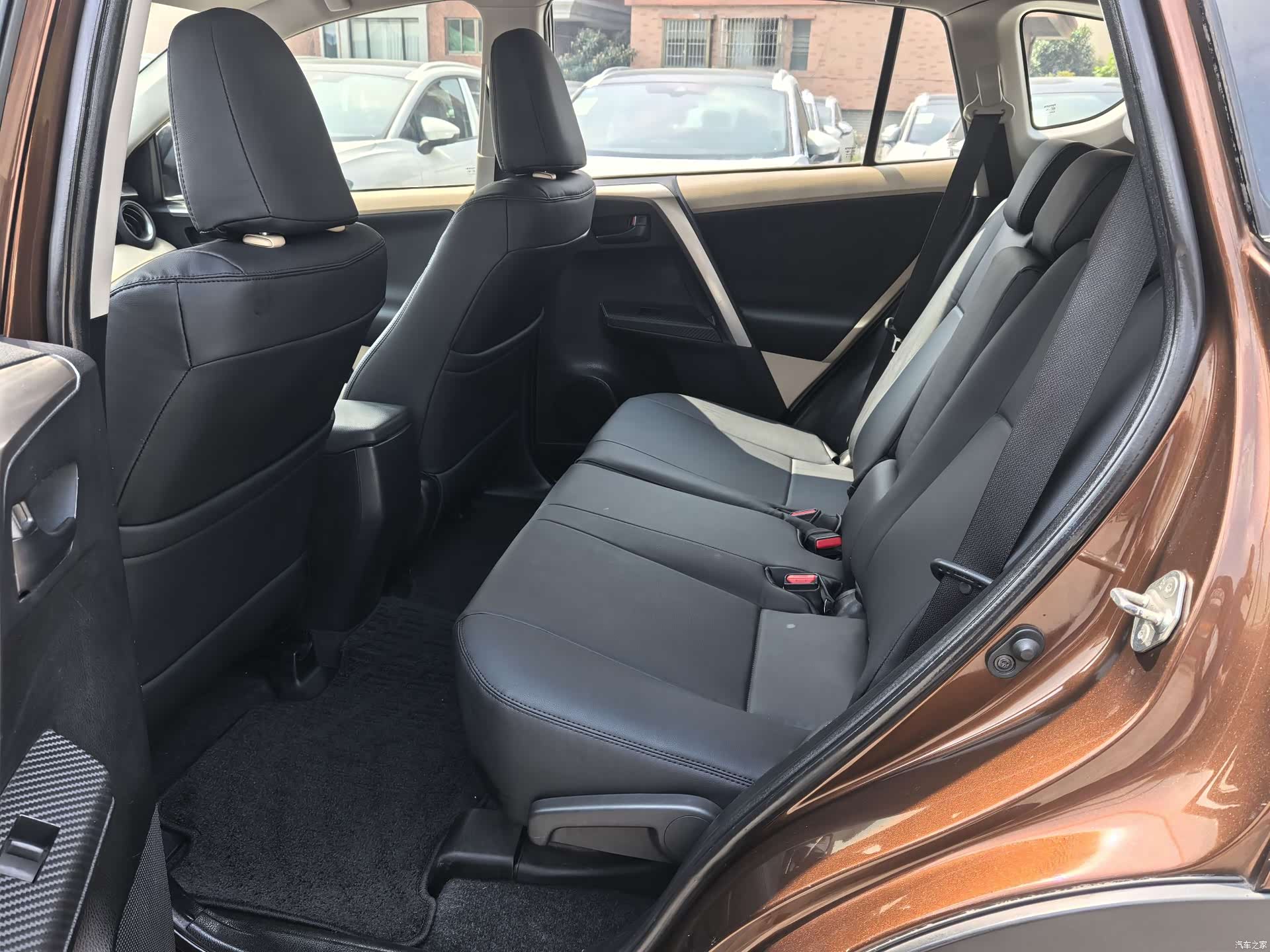 Toyota RAV4, 2014 7