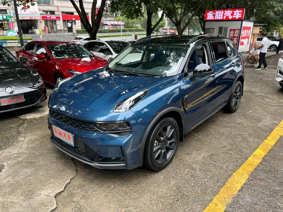 Lynk & Co 01