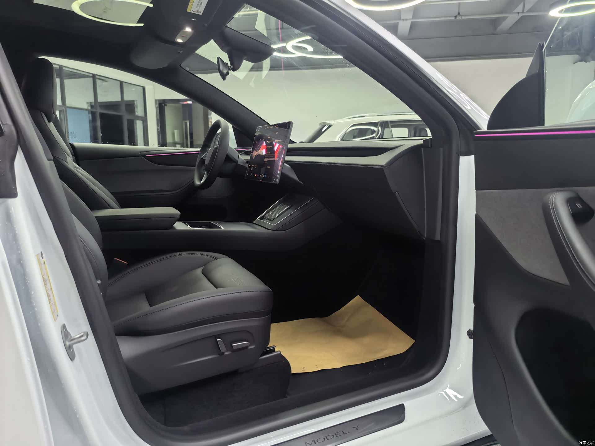 Tesla Model Y, 2026 10