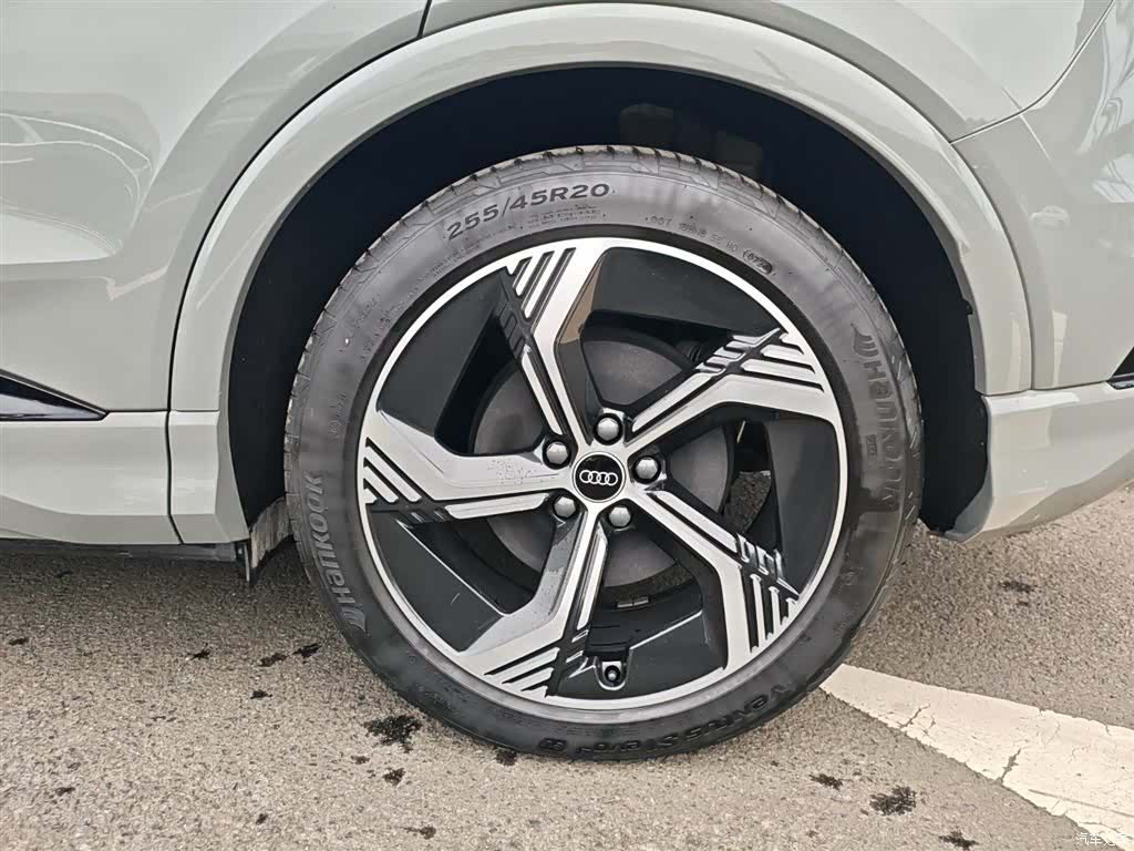 Audi Q4 e-tron, 2024 14