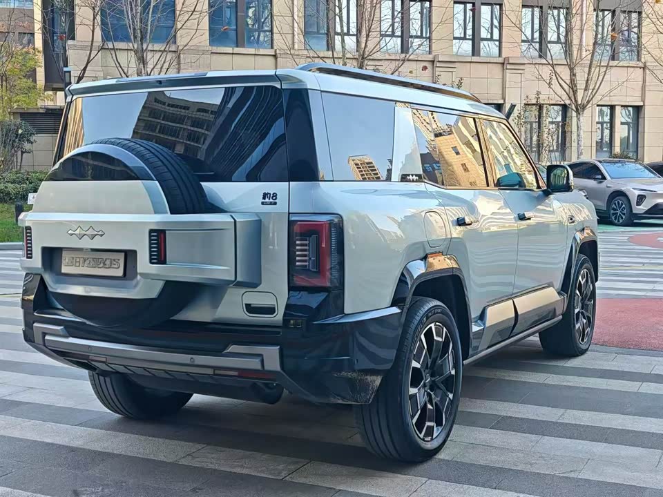 BYD Leopard 8