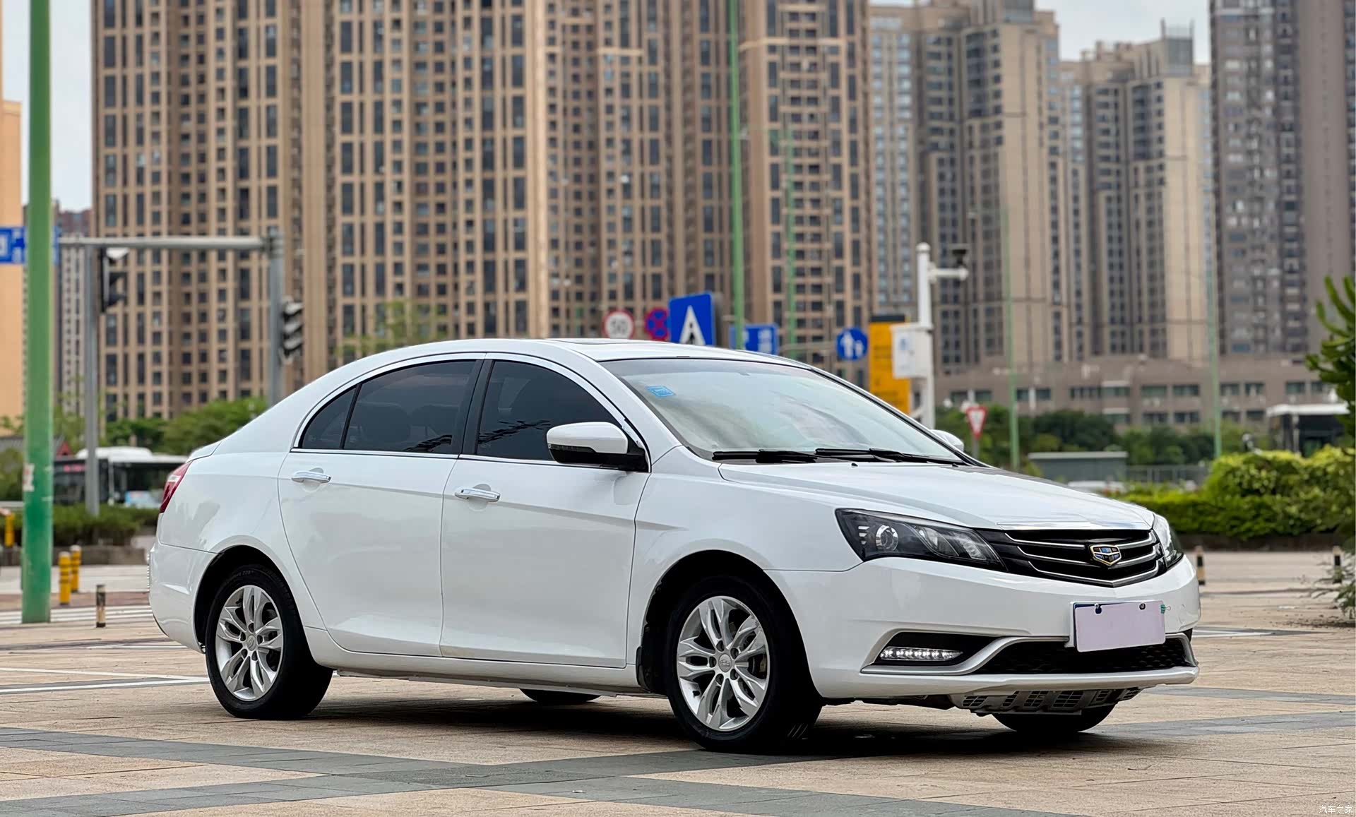 Geely Emgrand, 2015 3