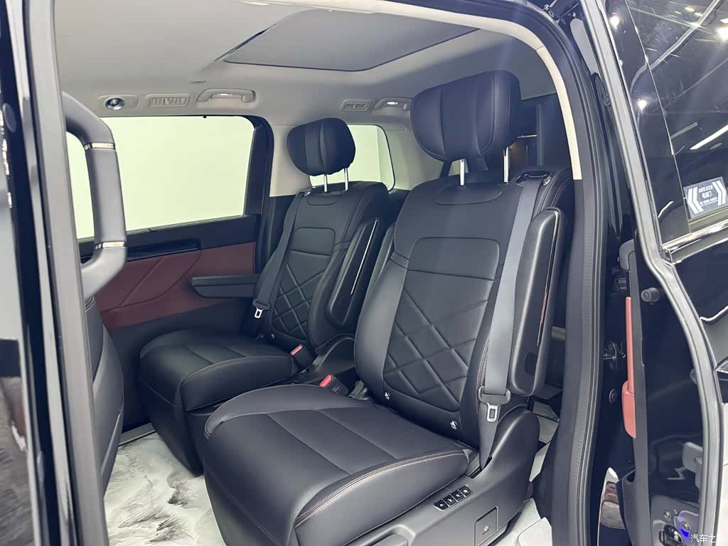 Trumpchi E8, 2026 20