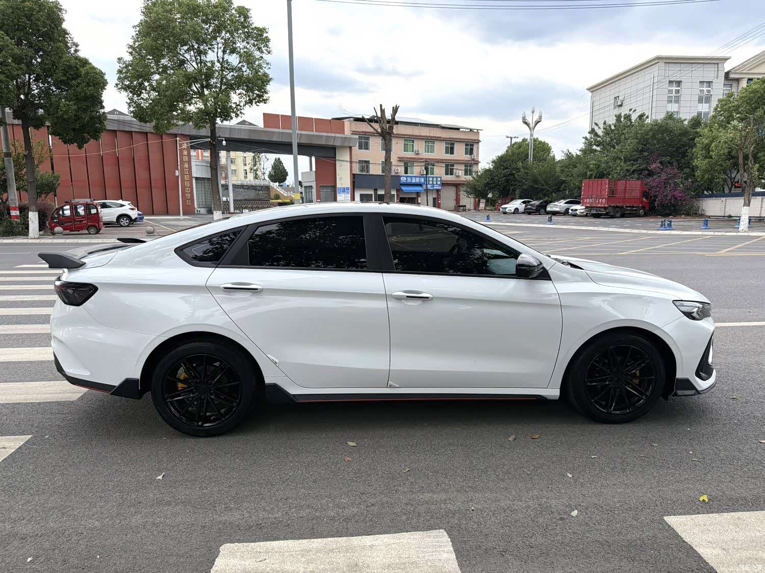 Geely Binray, 2022 14