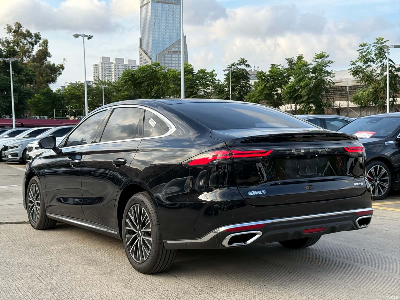 Geely Emgrand, 2026 все фото