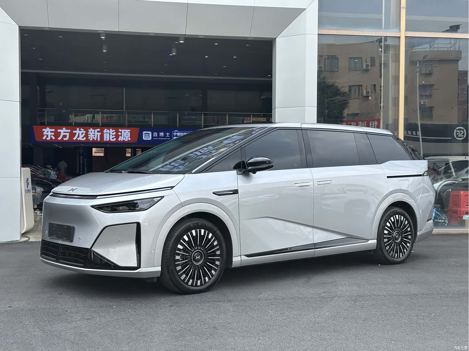 Xpeng X9, 2025 1