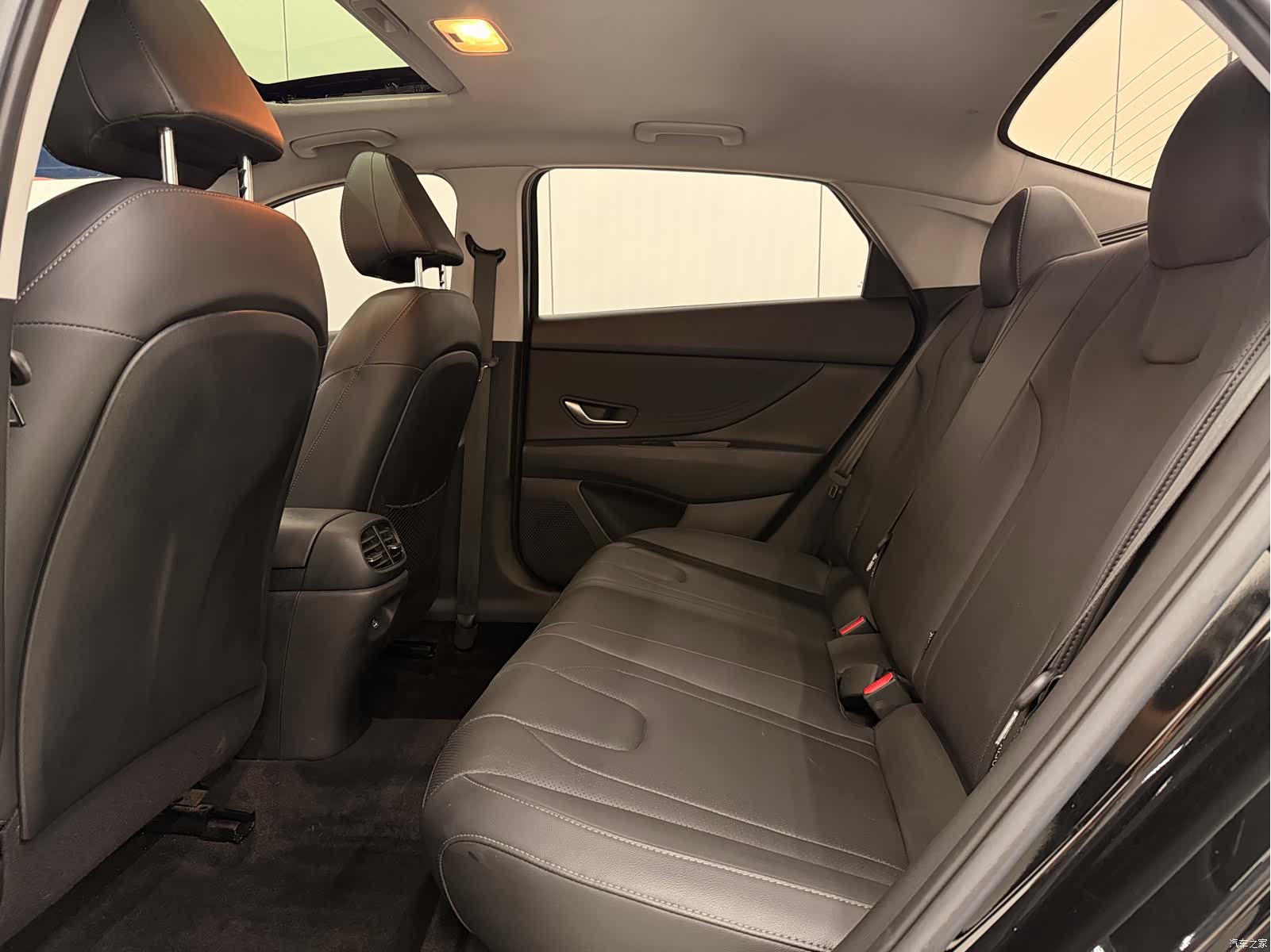 Hyundai Elantra, 2022 9