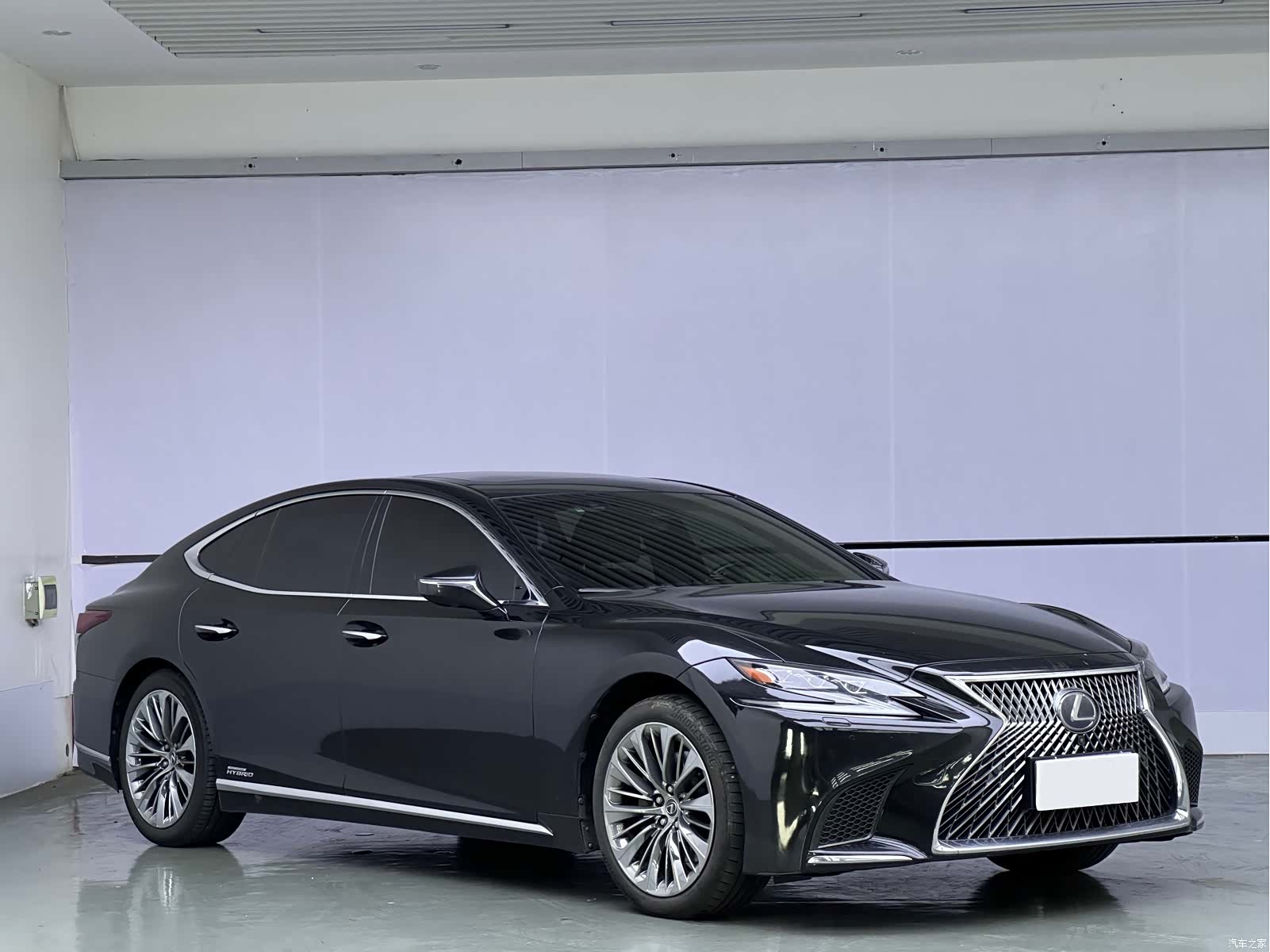 Lexus LS, 2018 3