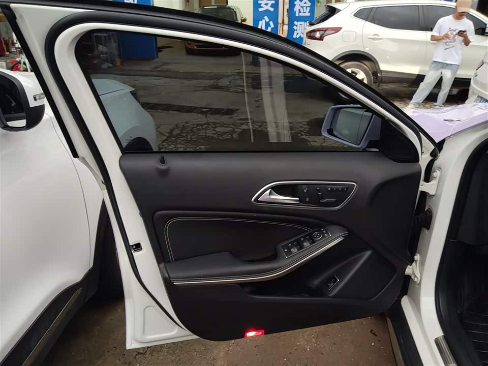 Mercedes-Benz GLA Mercedes-Benz GLA