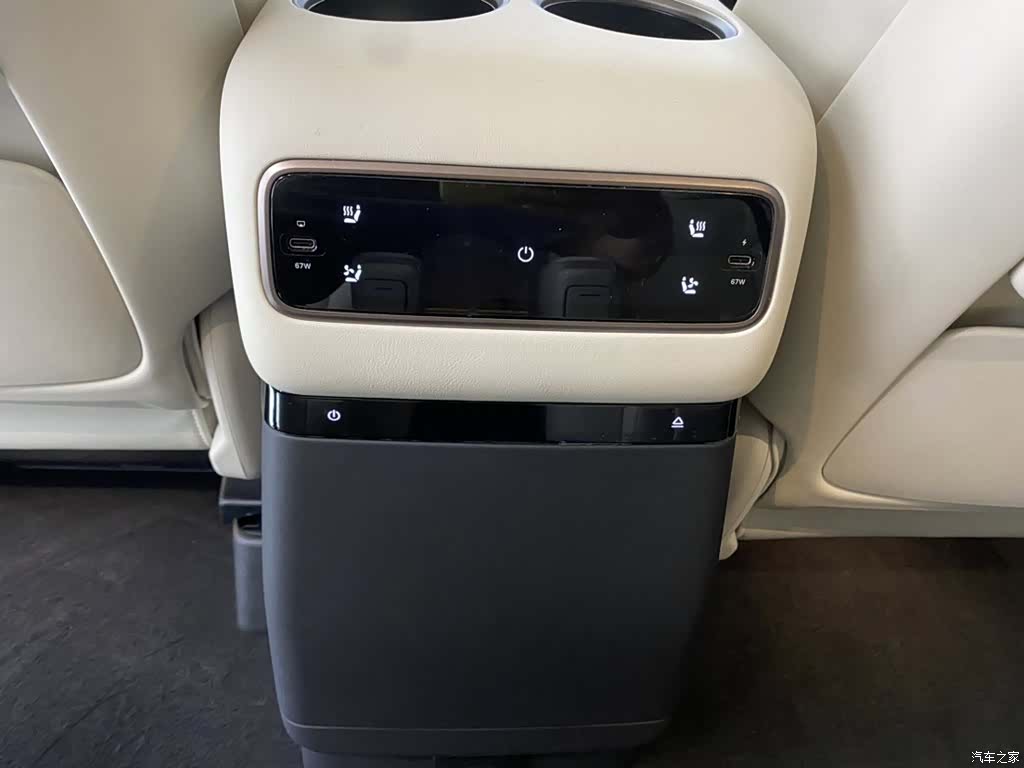 Li Auto MEGA, 2025 21