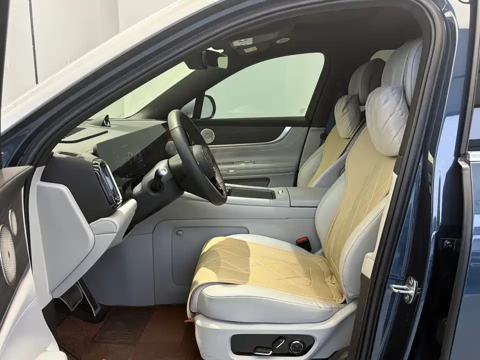 AITO Ask the world M9