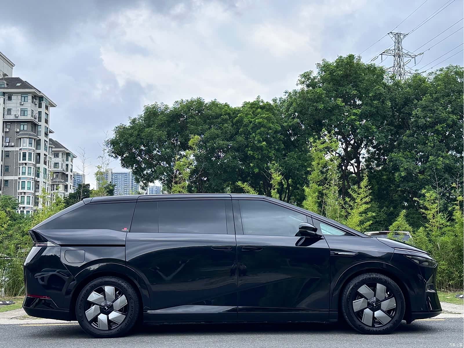 Xpeng X9, 2024 30