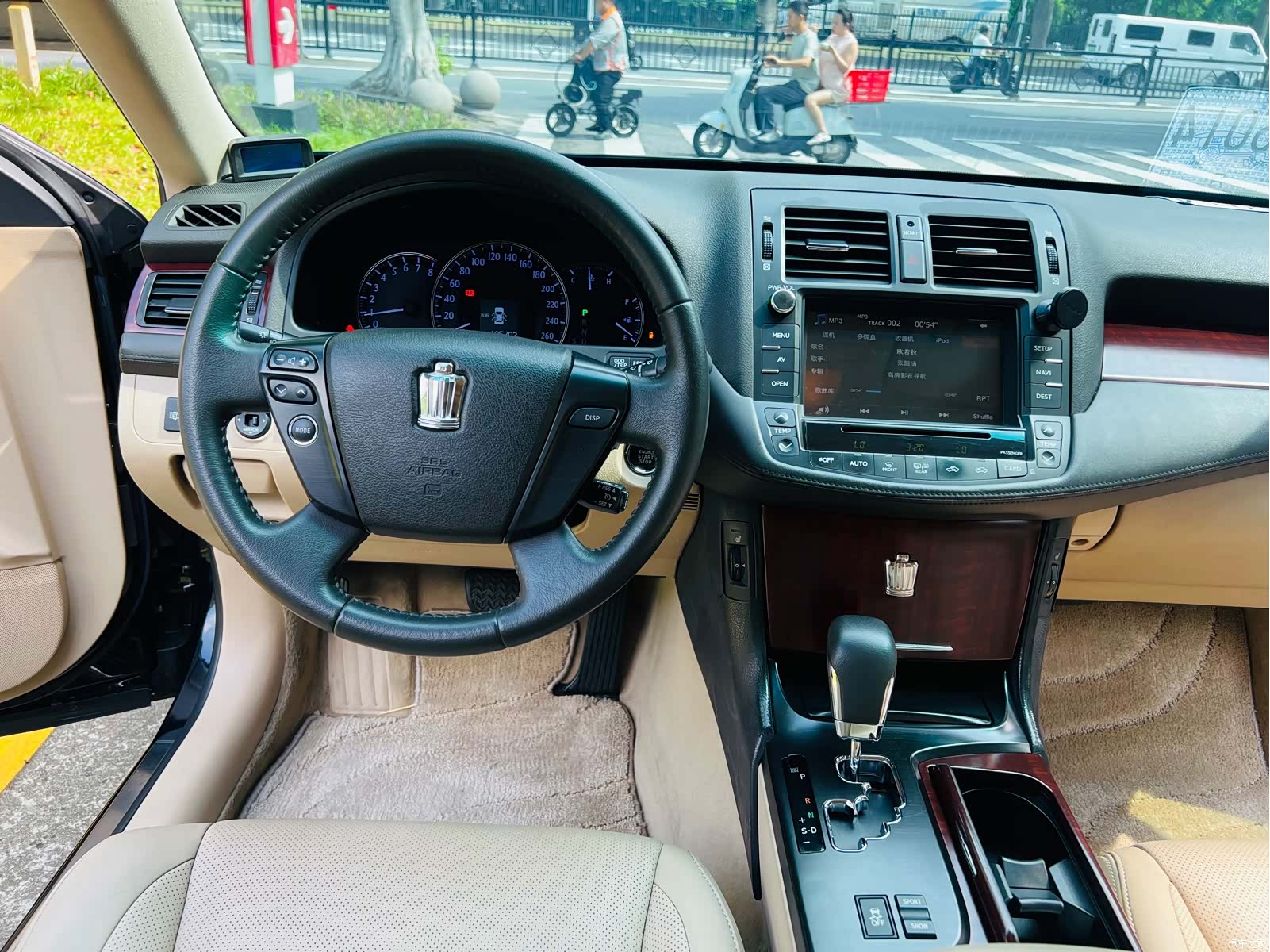 Toyota Crown, 2011 15