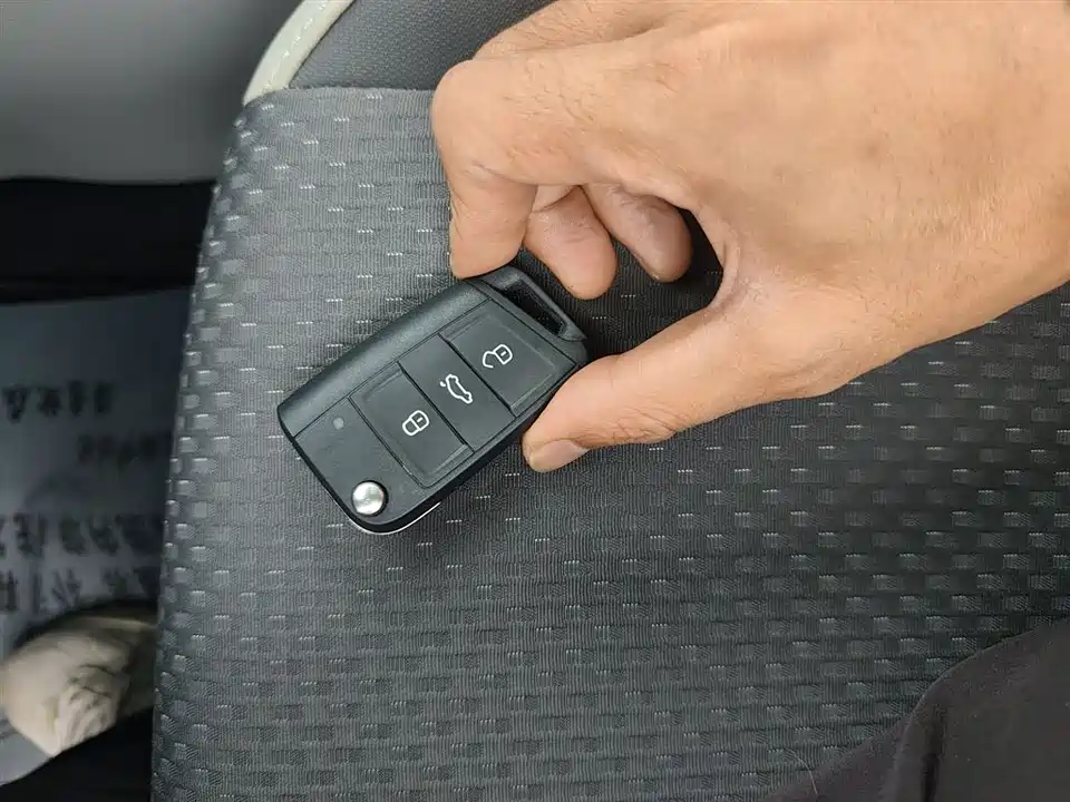 Volkswagen Exploring the shadow