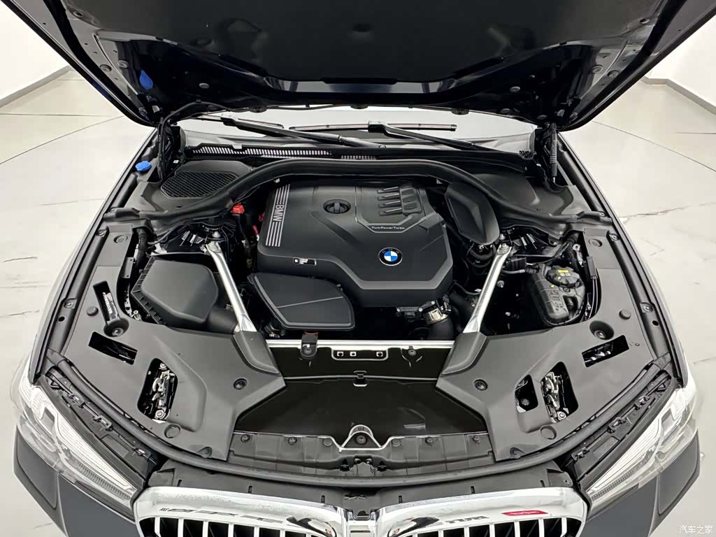 BMW 5 Series, 2022 24