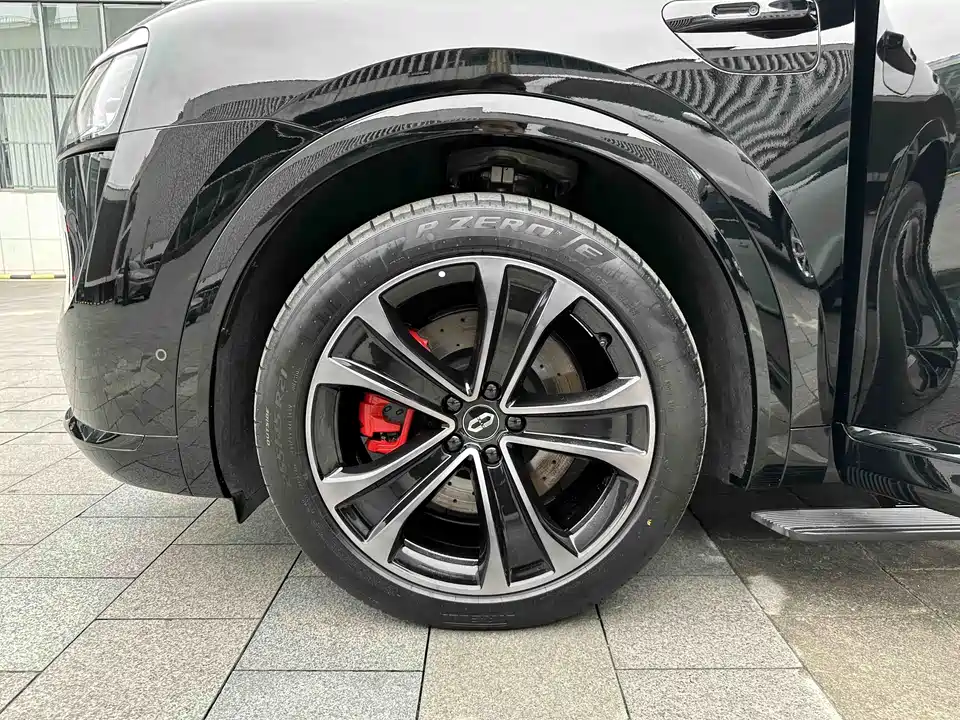 AITO Ask the world M8