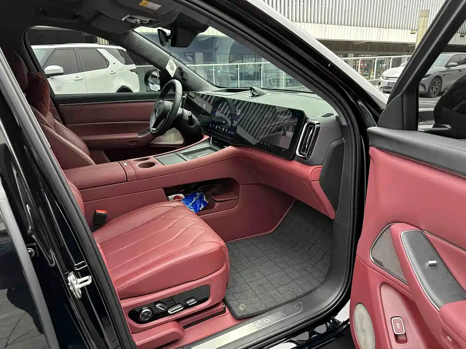 AITO Ask the world M8