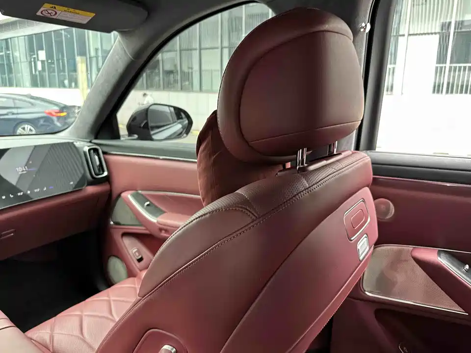 AITO Ask the world M8