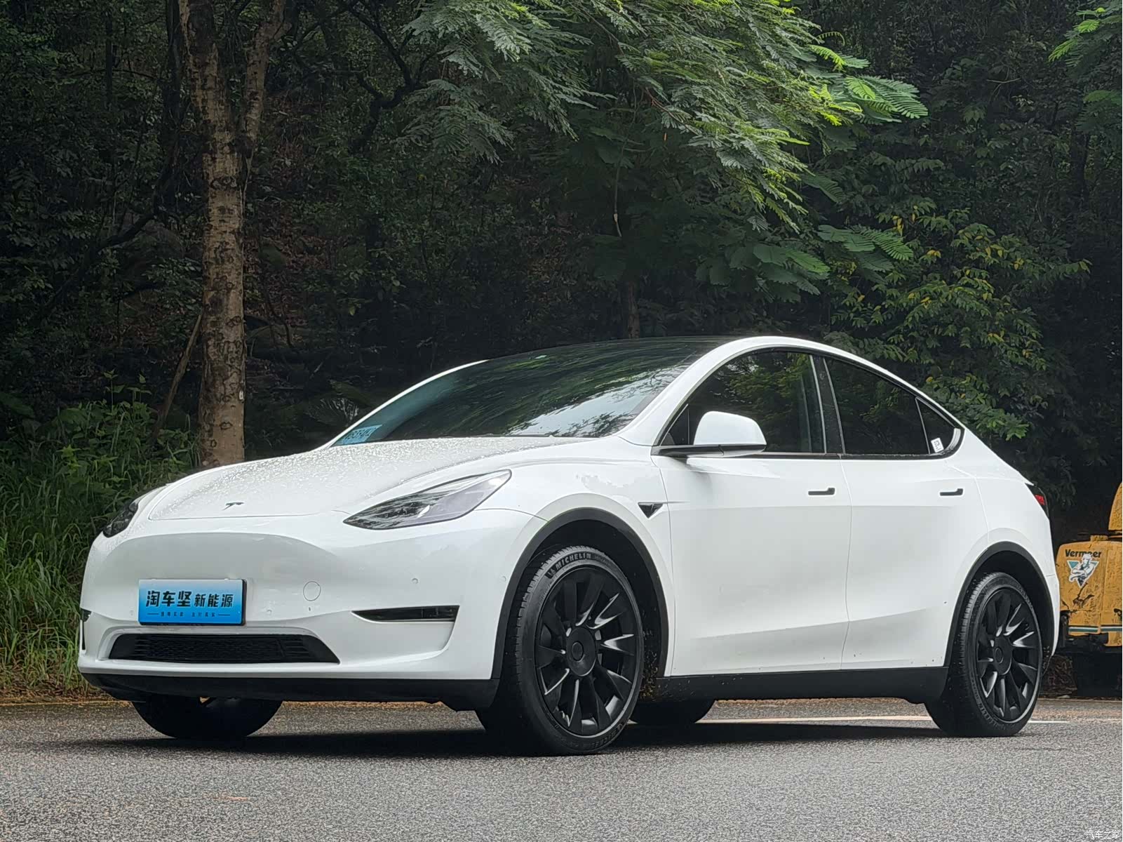 Tesla Model Y, 2023 1