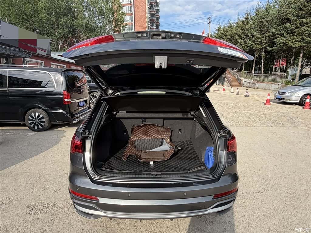 Audi Q3, 2023 13