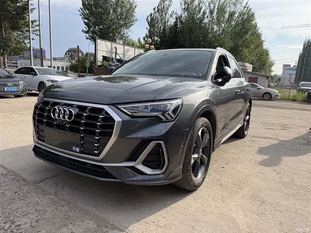 Audi Q3, 2023 1