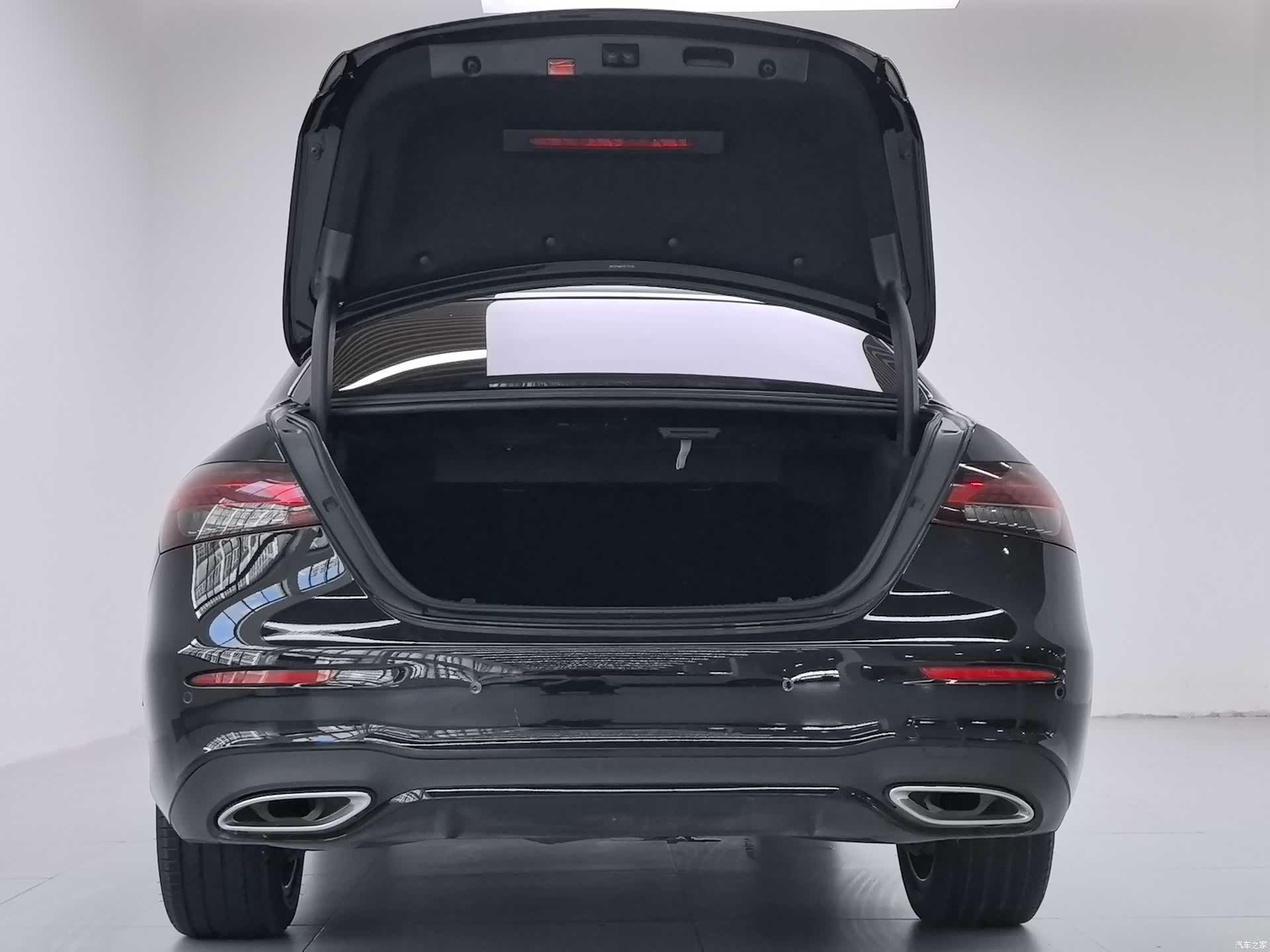 Mercedes-Benz E-Class, 2023 11
