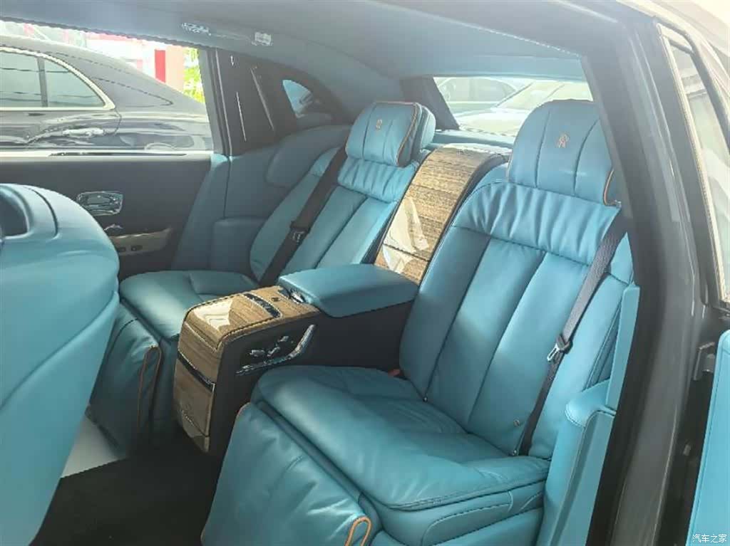 Rolls-Royce Phantom, 2024 все фото
