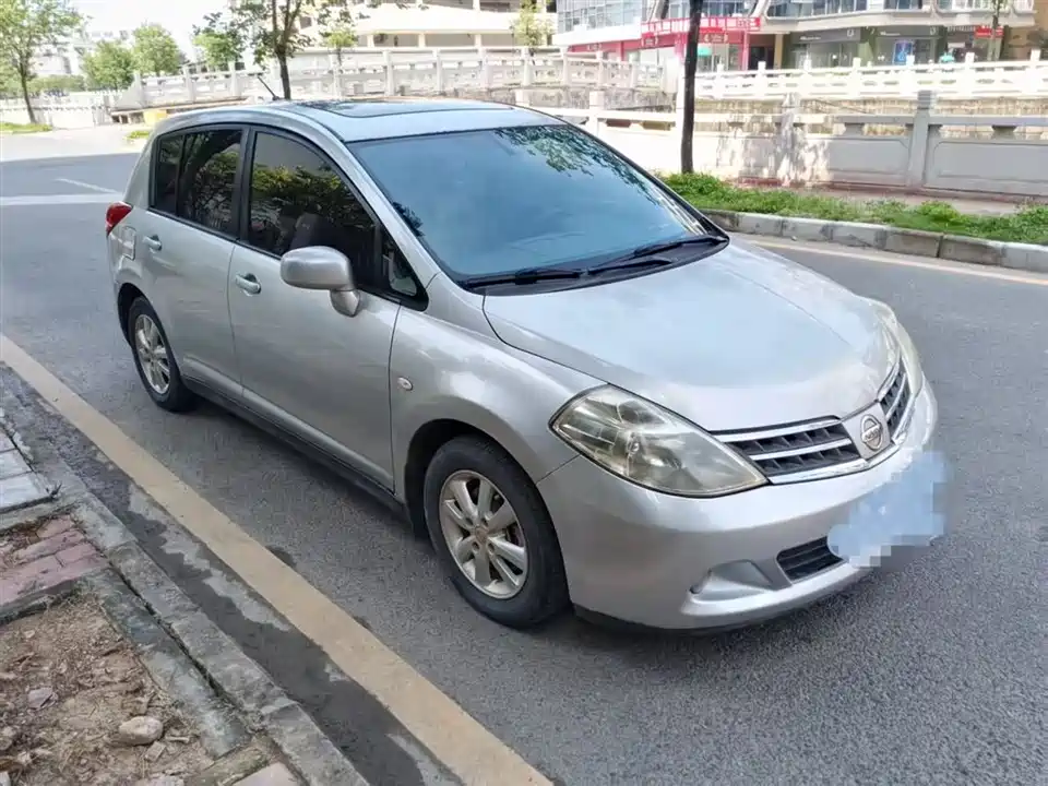 Nissan TIIDA