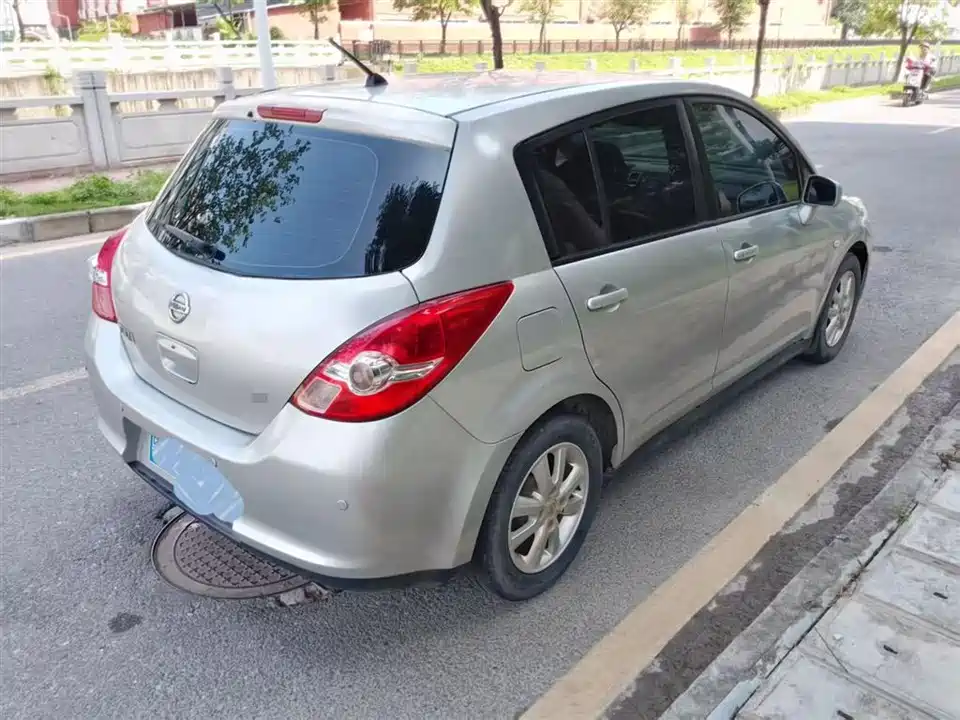 Nissan TIIDA